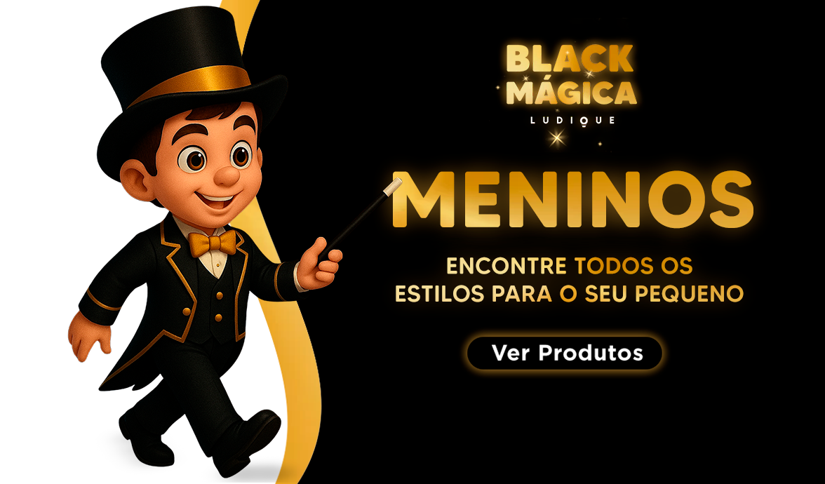 garoto sorridente, roupa listrada em fundo azul com gradiente mais claro ao lado direito no meio