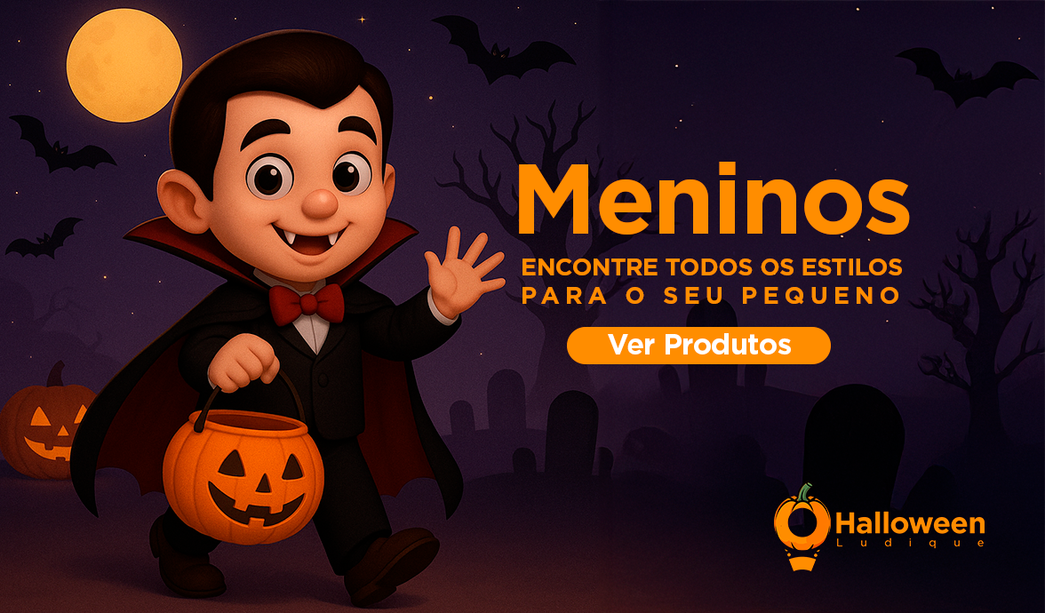 garoto sorridente, roupa listrada em fundo azul com gradiente mais claro ao lado direito no meio