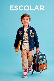 adolescente com mochila escolar